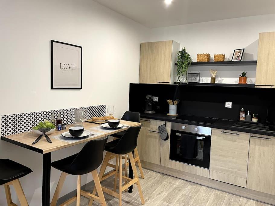 Bel Sur Cour Plein Centre Et Parking Appartement