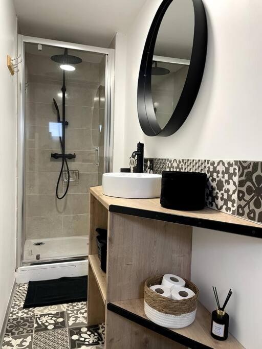 Bel Sur Cour Plein Centre Et Parking Appartement